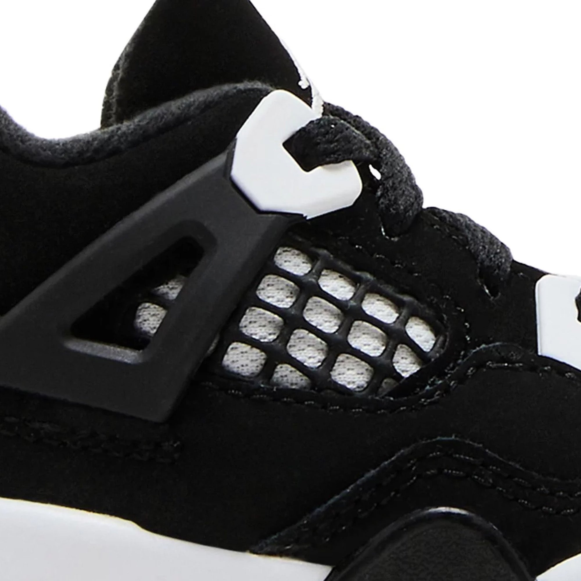 4 Retro 'White Thunder' TD (2024)