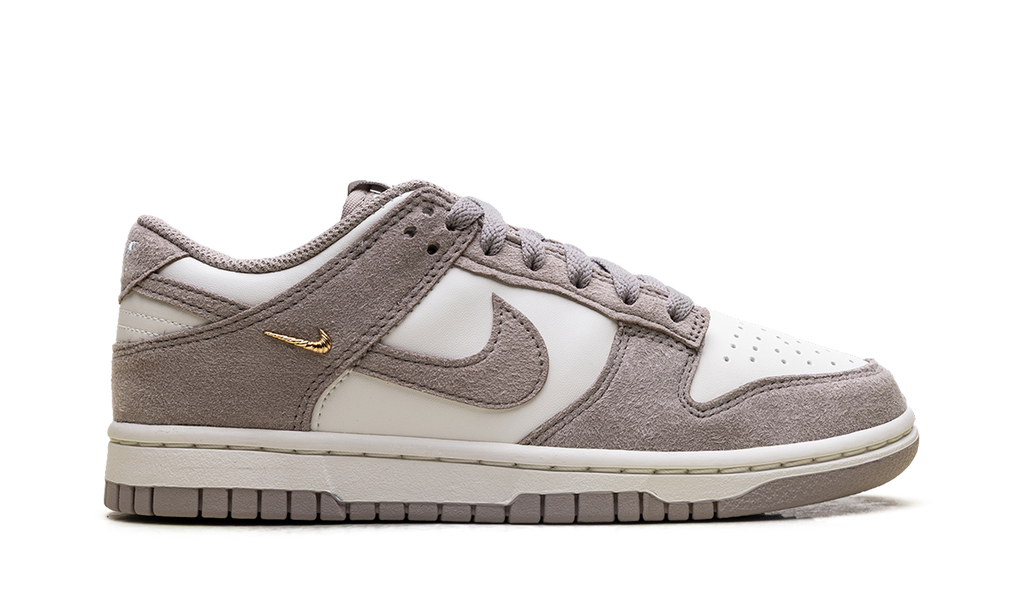 Dunk Low WMNS"Malt Gold Mini Swoosh" IB4417 105