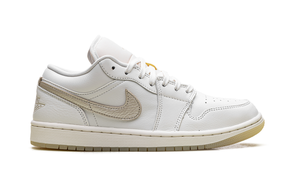 1 Low SE WMNS "Metallic Team Gold" HV5157 100