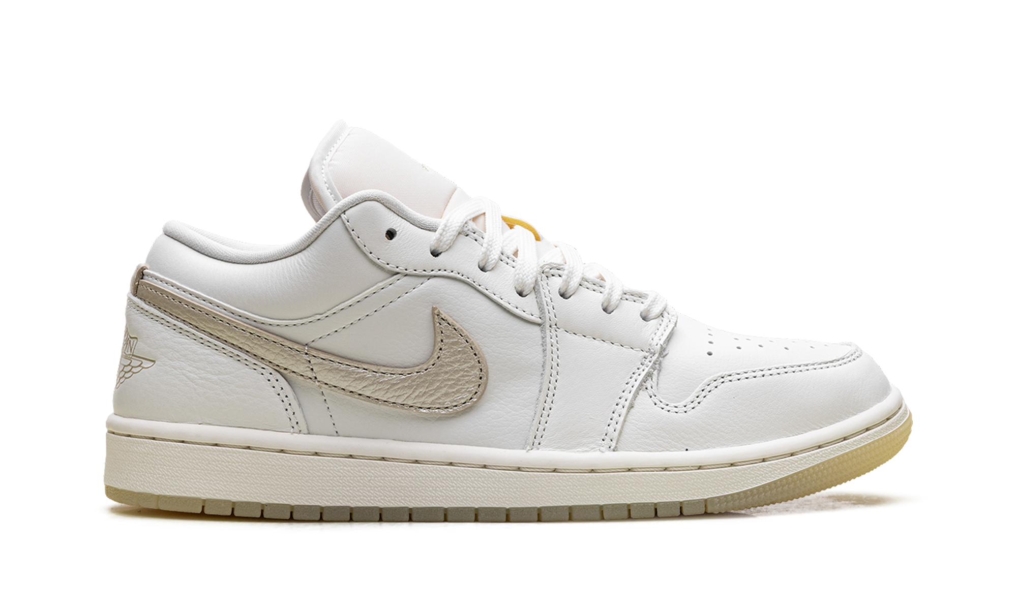1 Low SE WMNS "Metallic Team Gold" HV5157 100