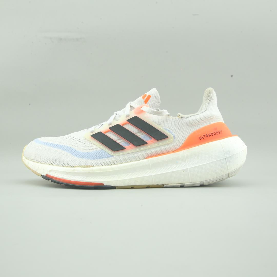 ULTRABOOST LIGHT