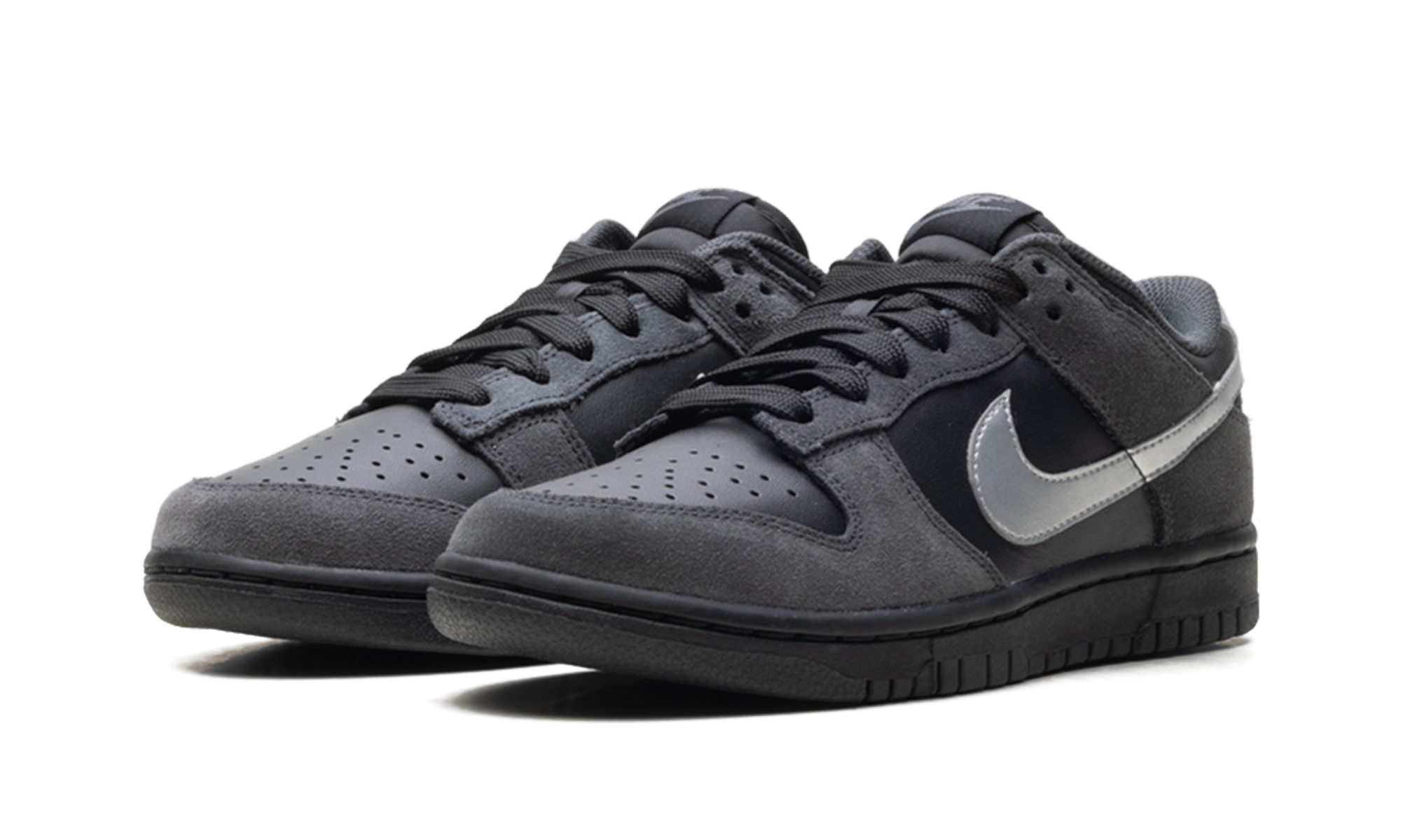 Dunk Low WMNS"Anthracite/ Metallic Silver" II7636 001