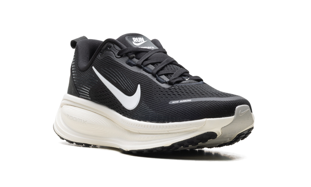 Vomero 18 WMNS"Black Summit White" HM6804 005