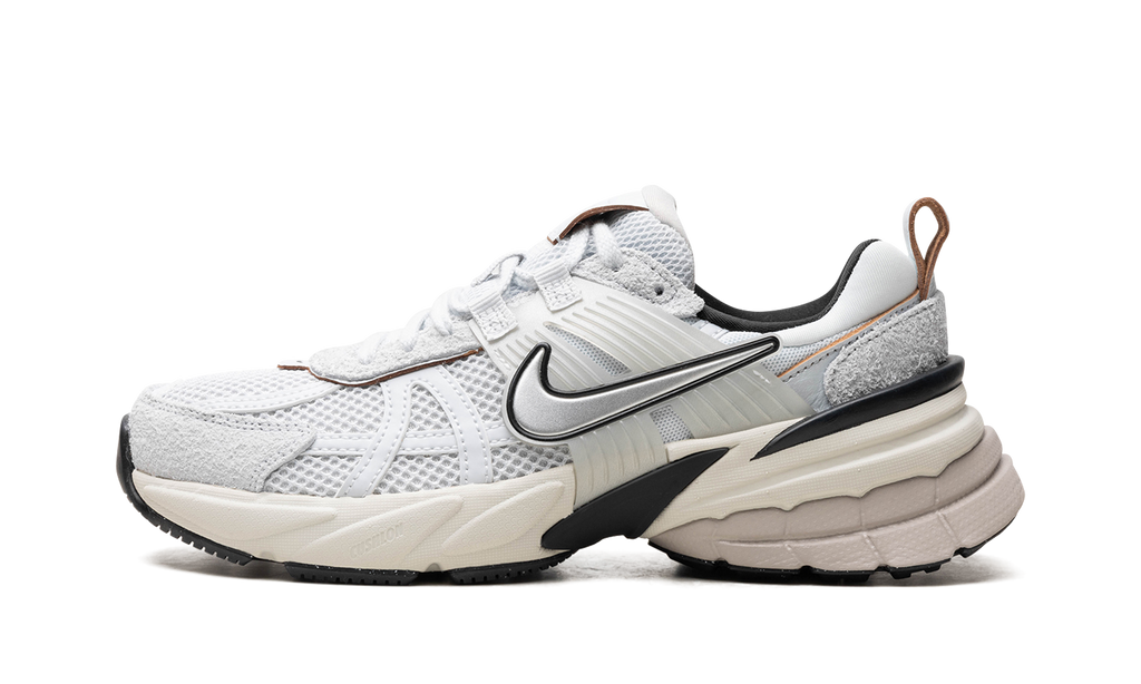 V2K Run WMNS"Pure Platinum/ Chrome" FN6703 002