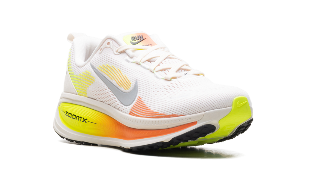 Vomero 18 WMNS"Phantom Light Wild Mango Volt" HM6804 002