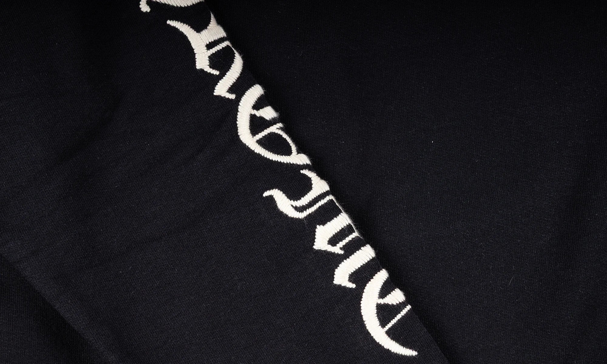 Embroidered Sweatshirt "Black" CHRM0935