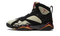 7 SE "Black Olive" DN9782 001