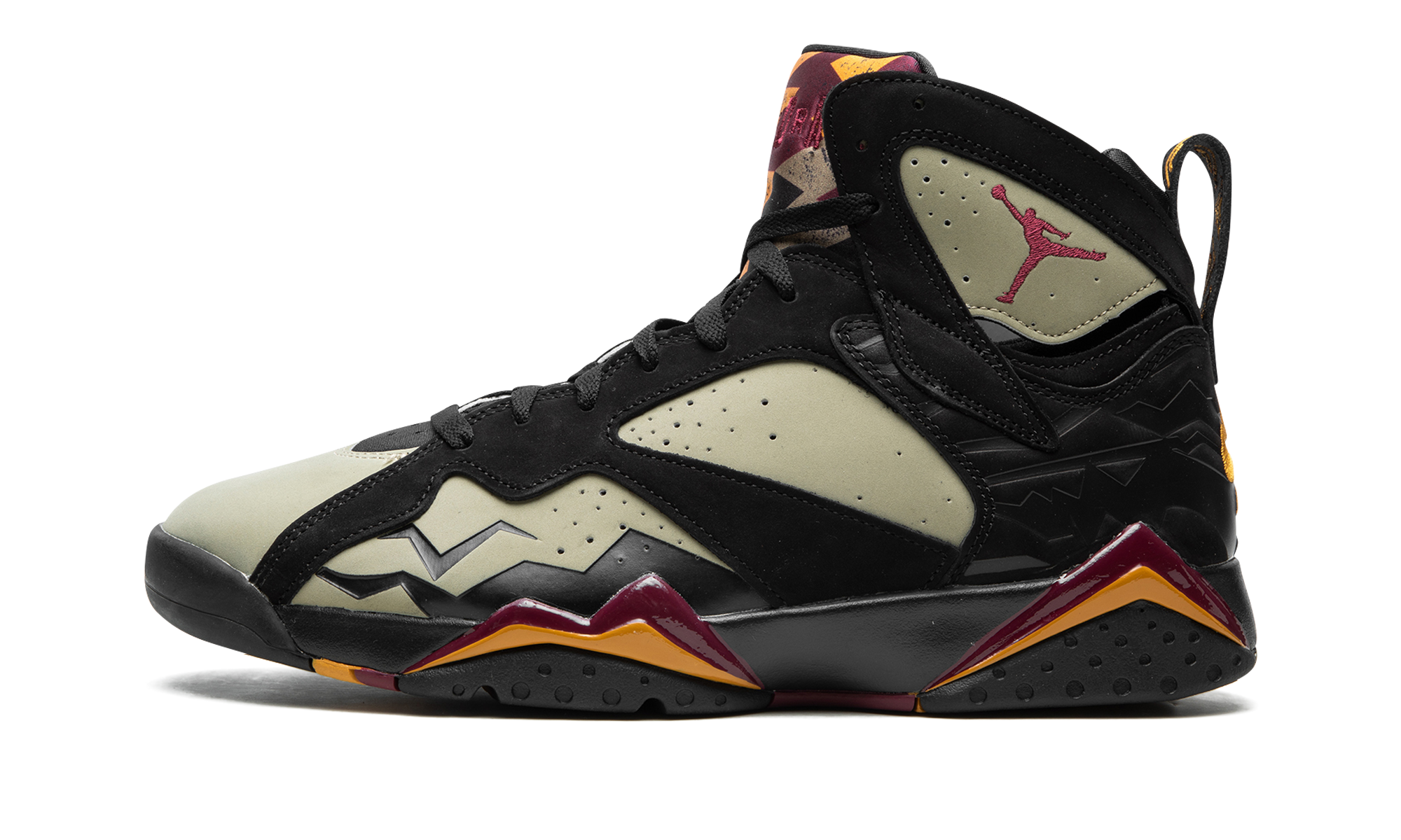 7 SE "Black Olive" DN9782 001