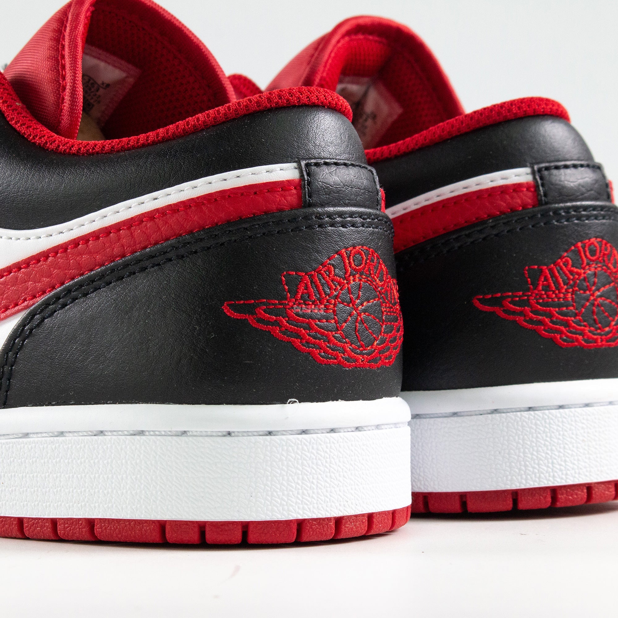 1 Low 'Bulls' (2022)