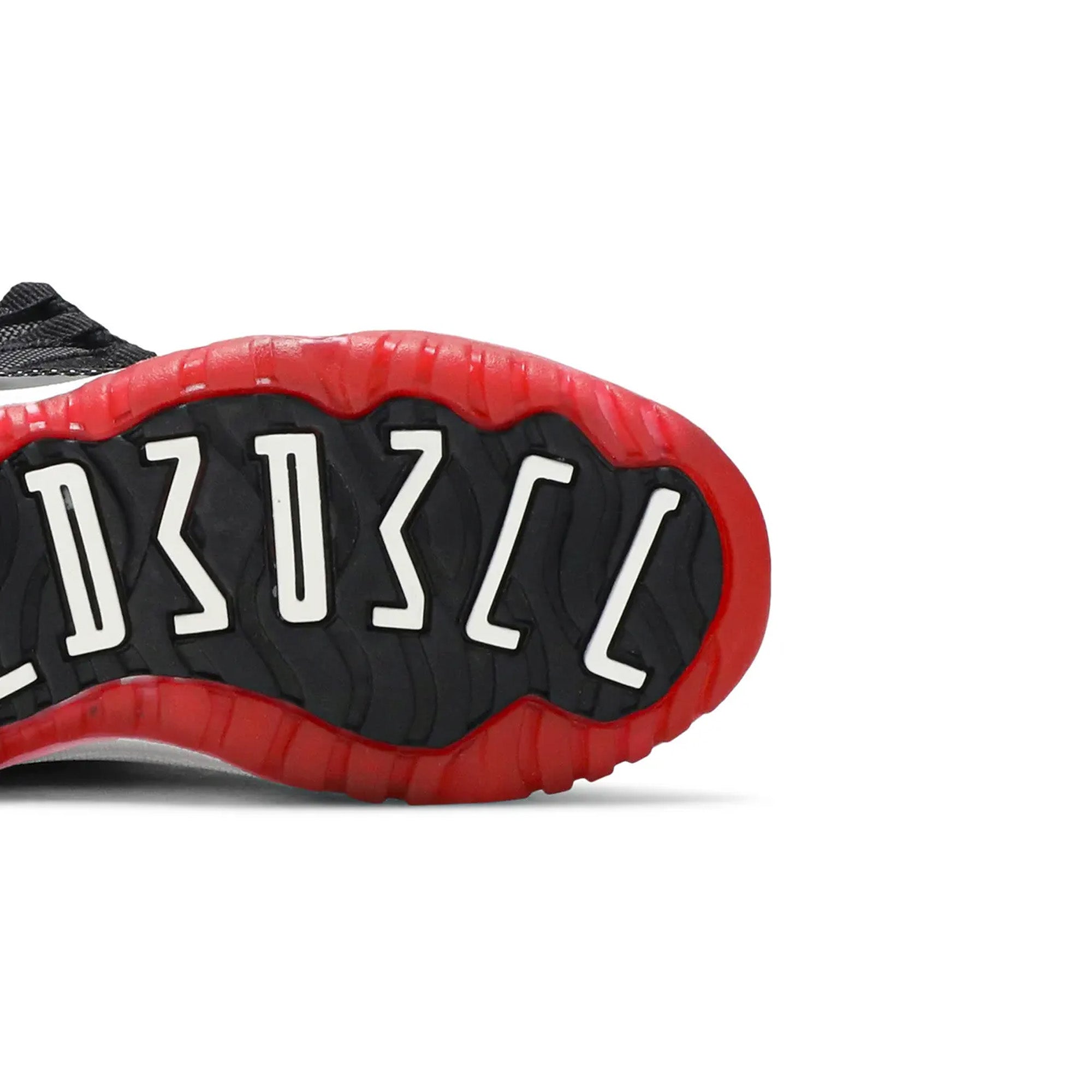 11 Retro 'Playoffs Bred' PS (2019)