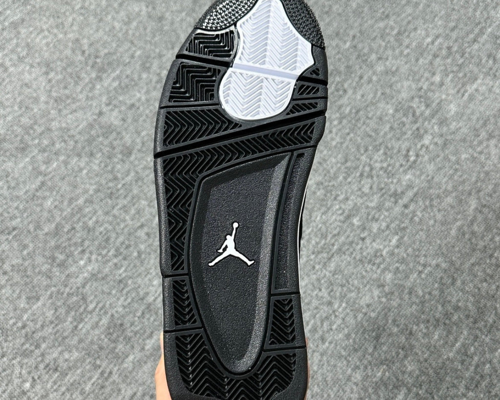 4 Retro White Thunder