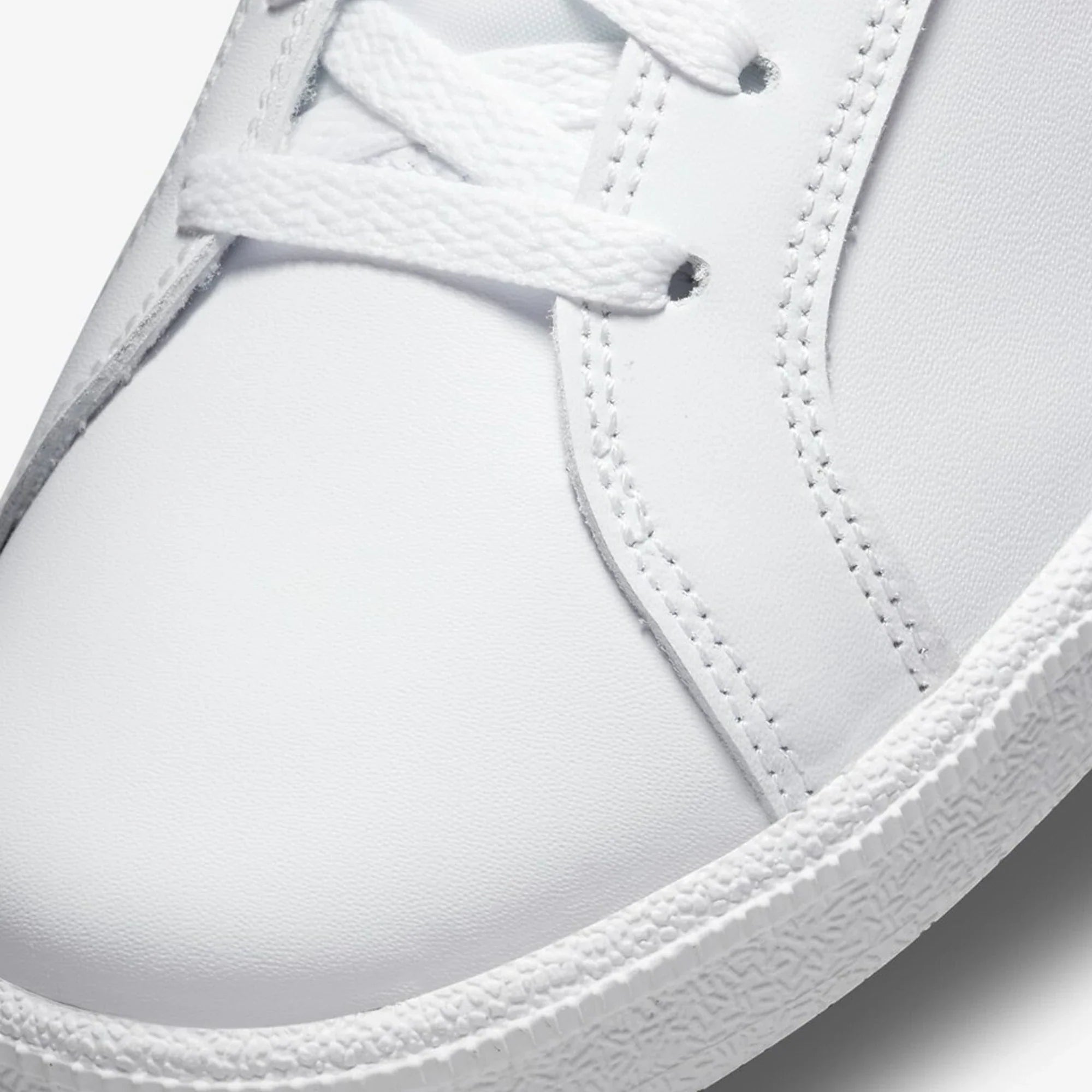Court Royale 'White Black