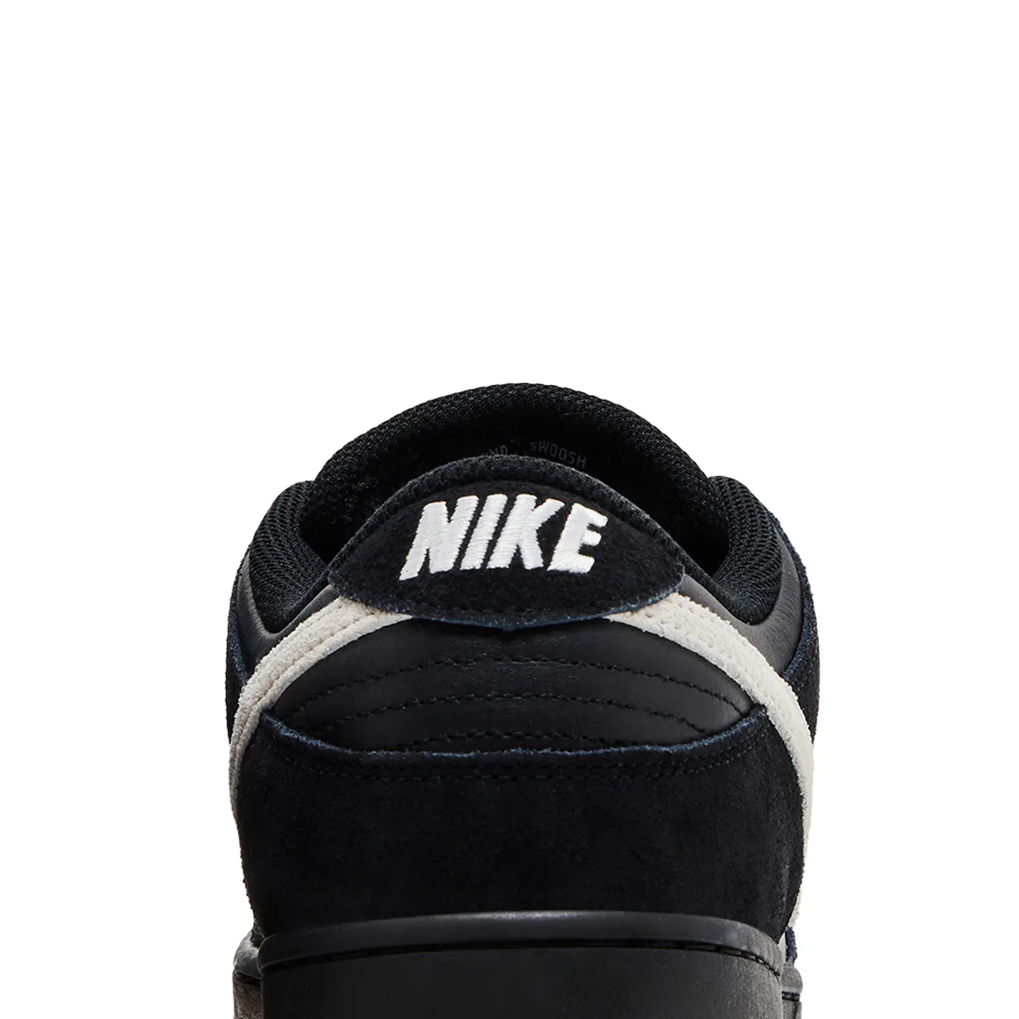 Dunk Low Pro SB 'Black White Gum' (2025)