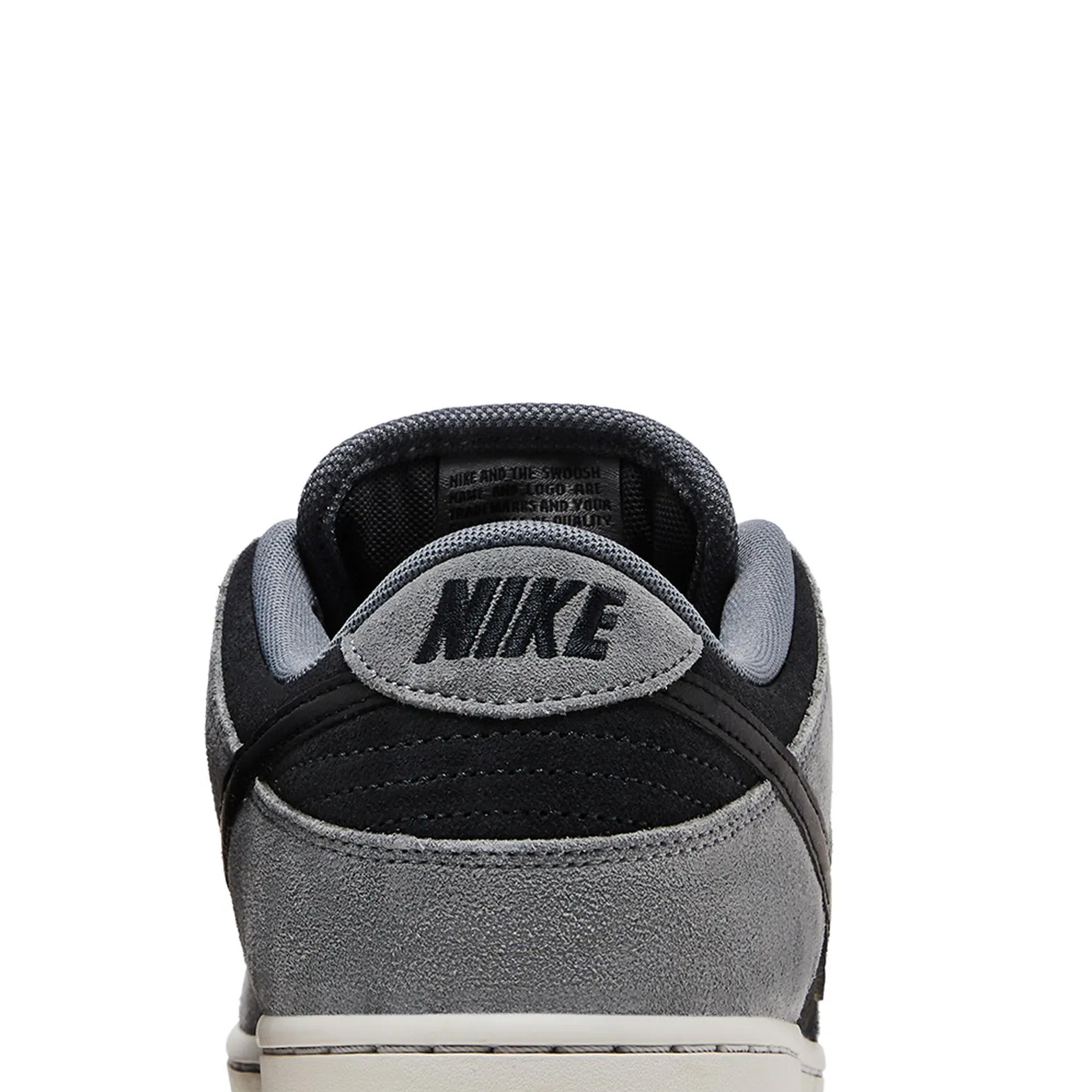 Dunk Low 'Dark Smoke Grey' (2024)