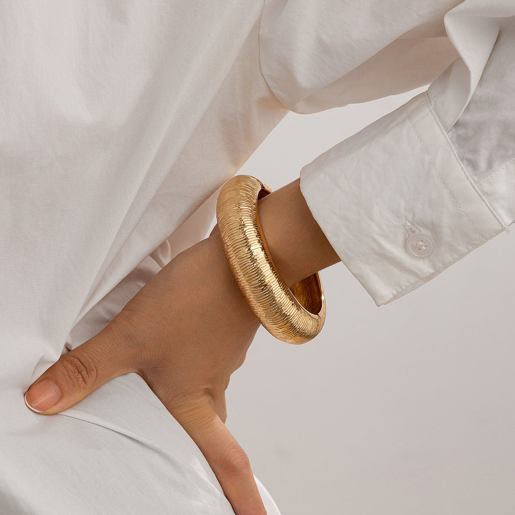 Aurion Sculpted Spring Bangle