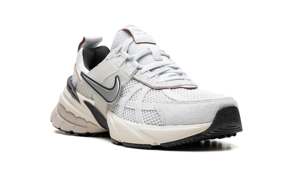 V2K Run WMNS"Pure Platinum/ Chrome" FN6703 002