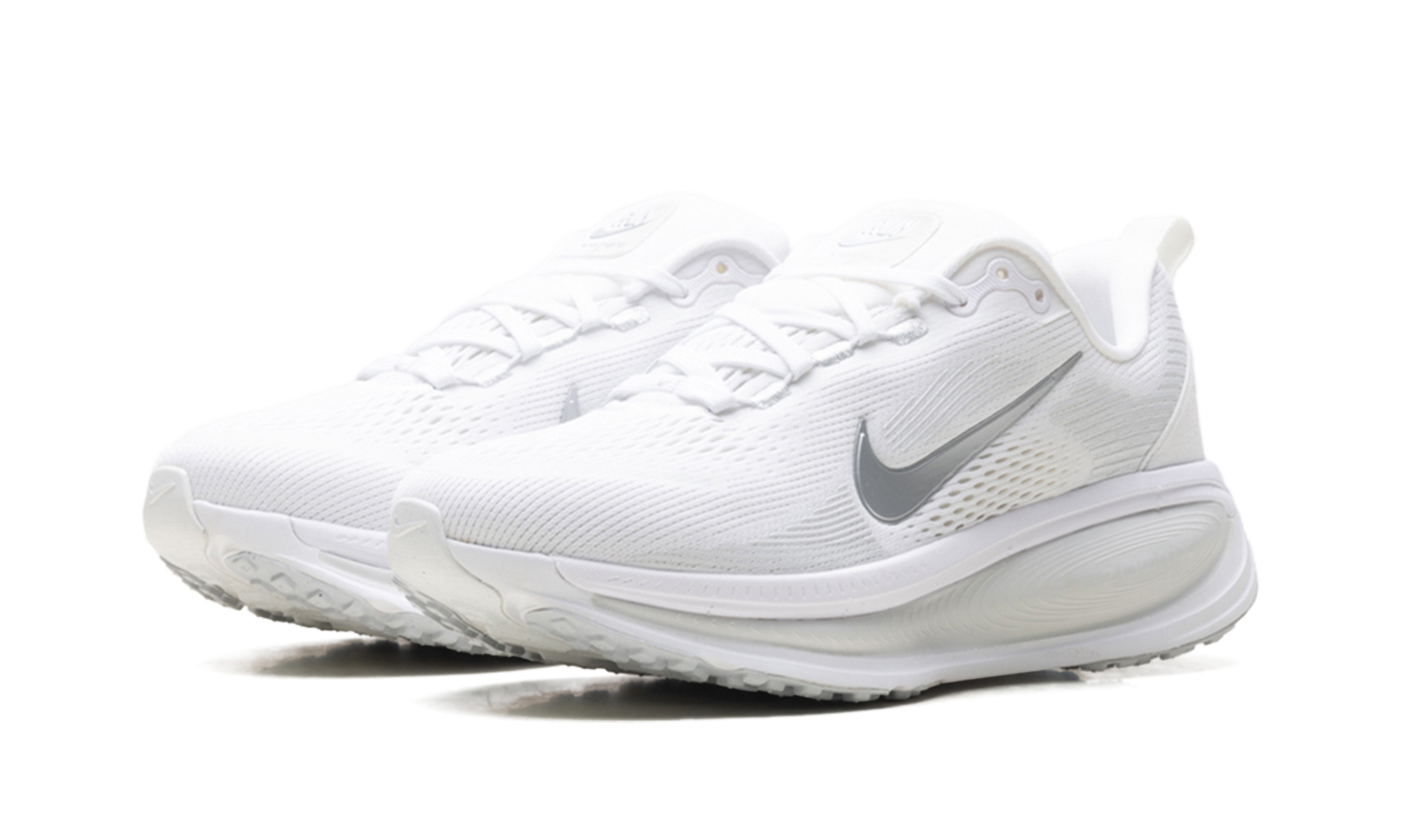 Vomero 18 WMNS"White Photon Dust Summit White Metallic Silver" HM6804 104