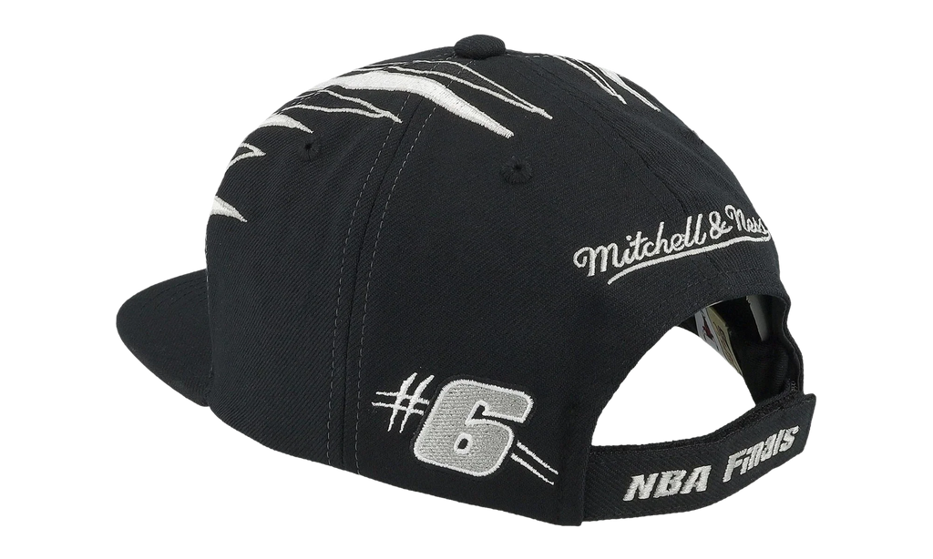 NBA Hardwood Classics 98 Champ Flipside Snapback Cap "Chicago Bulls - Black / White" HS8711 CBUBKWH