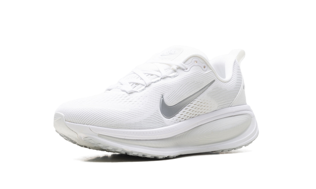 Vomero 18 WMNS"White Photon Dust Summit White Metallic Silver" HM6804 104