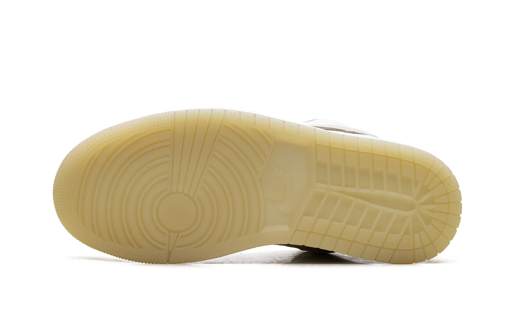 1 Low SE WMNS "Metallic Team Gold" HV5157 100