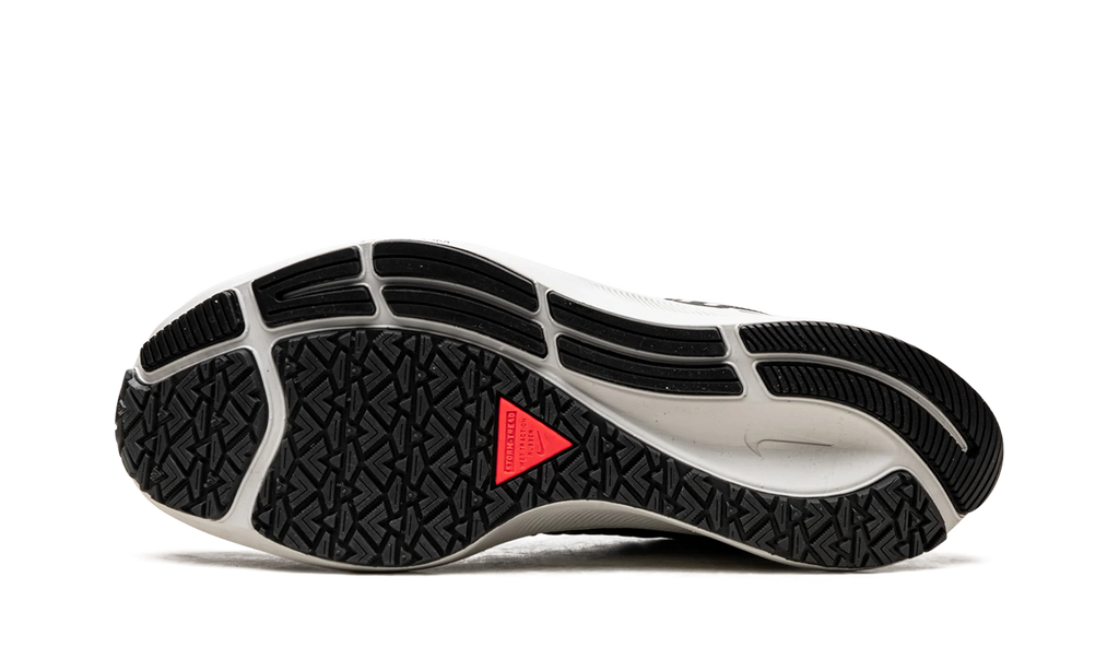 Zoom Pegasus 38 Shield "Black / Platinum Tint" DC4073 001