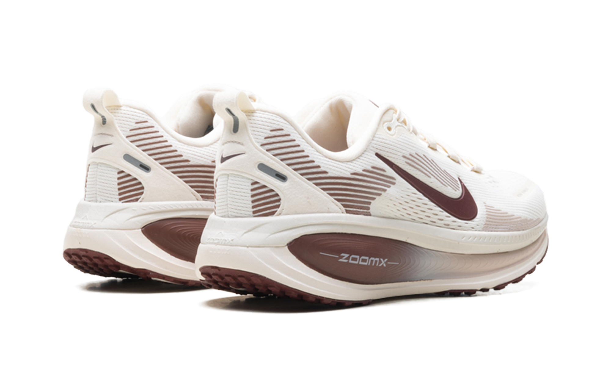 Vomero 18 WMNS"Pale Ivory Red Sepia Silt Red Dark Team Red" HM6804 108