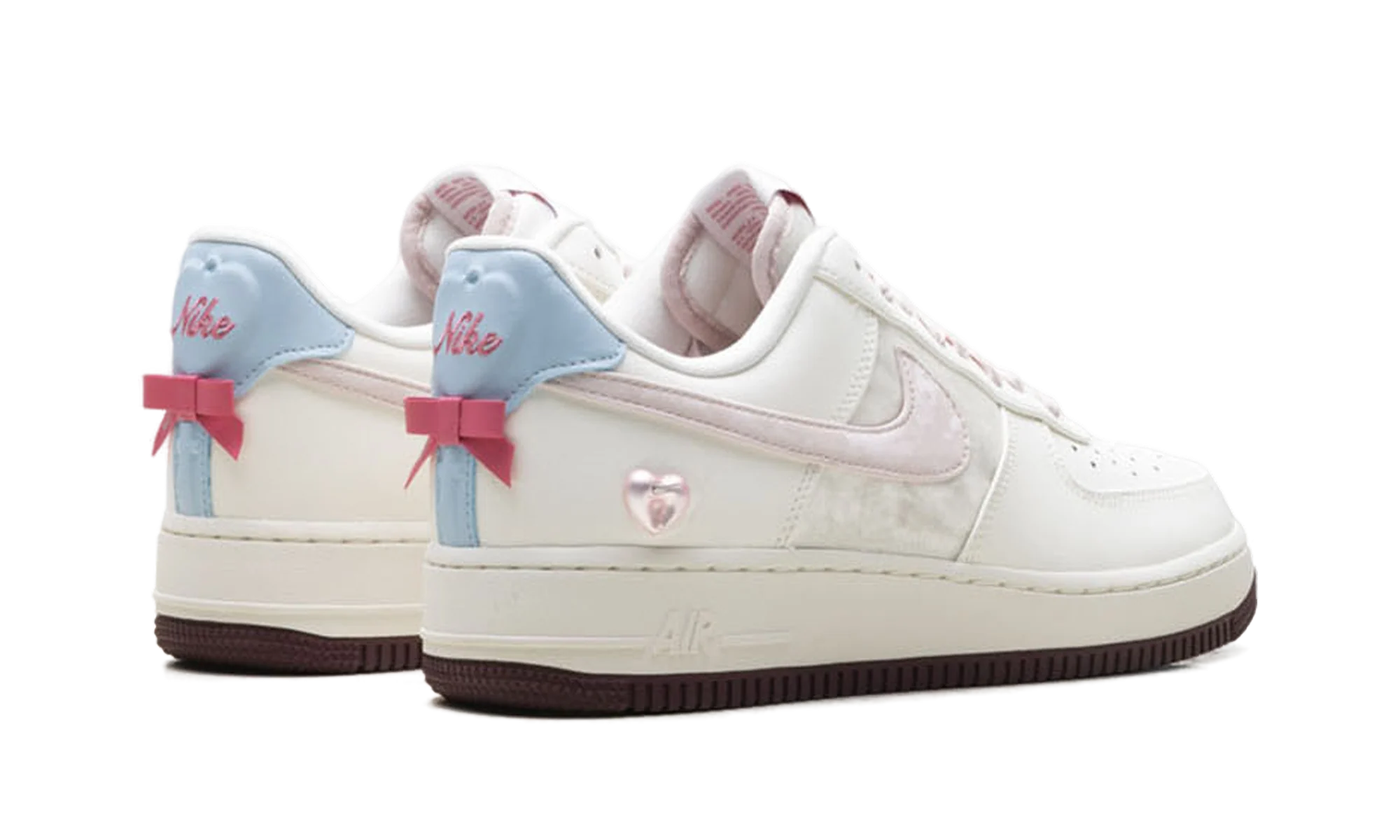 Nike Air Force 1 WMNS "Valentine's Day (2026)" IQ4937 161