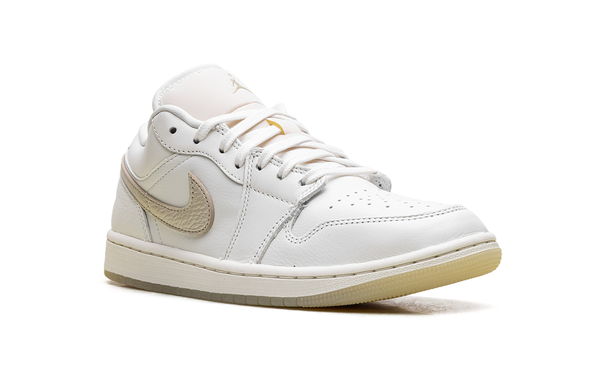 1 Low SE WMNS "Metallic Team Gold" HV5157 100