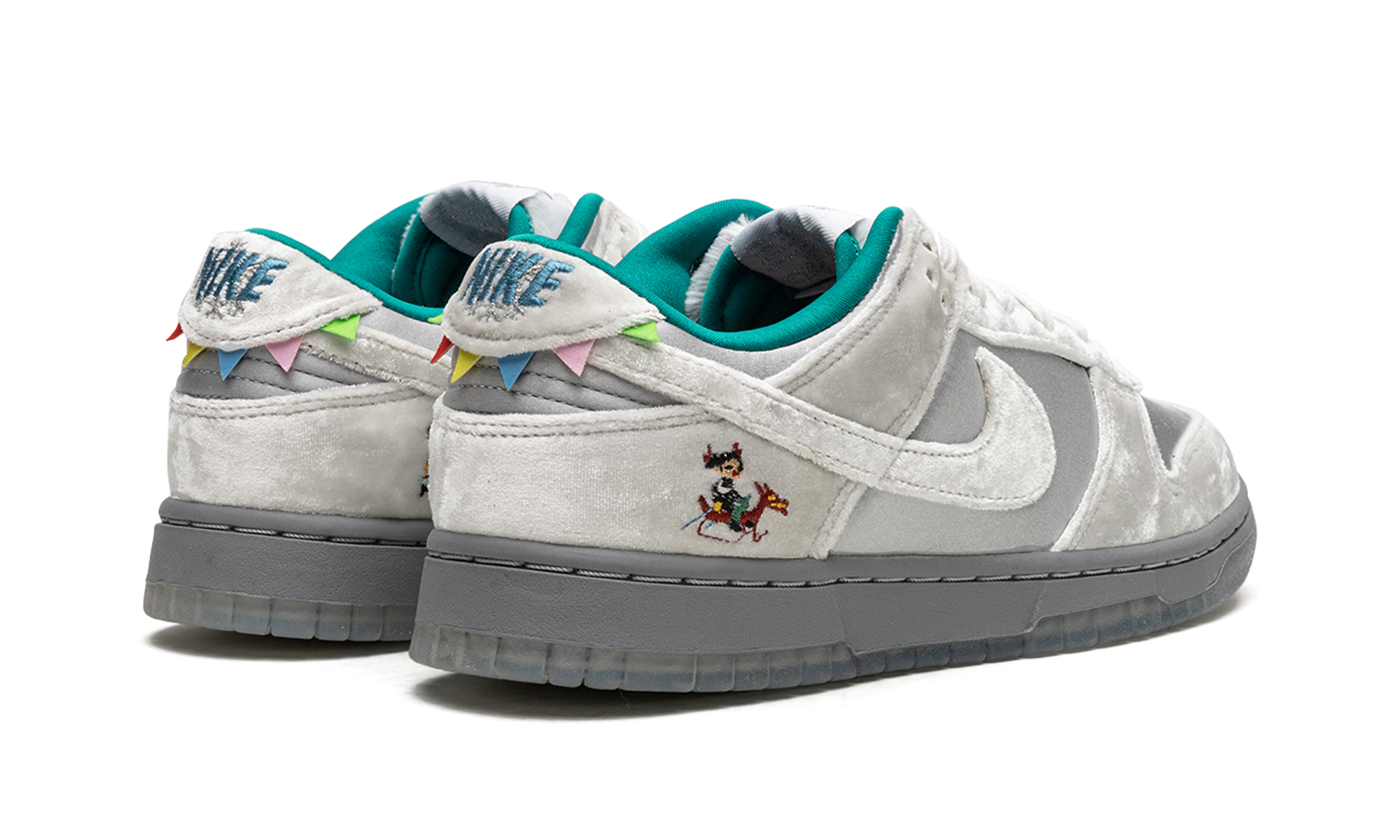 DUNK LOW WMNS"Ice" DO2326 001