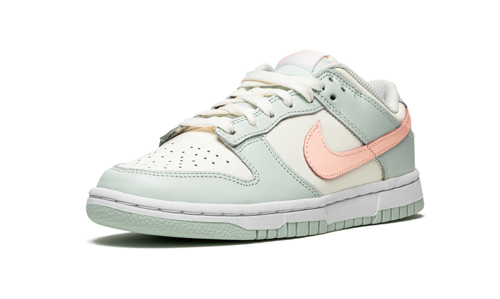 DUNK LOW WMNS"Barely Green" DD1503 104