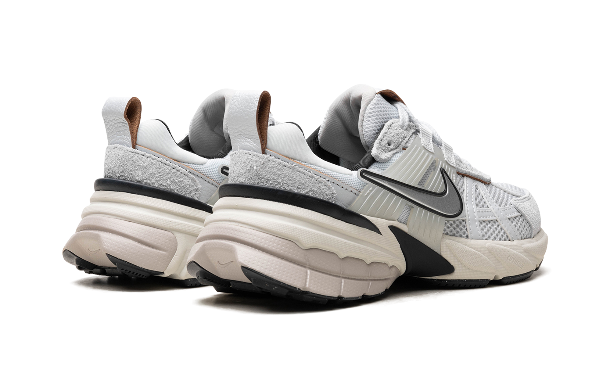 V2K Run WMNS"Pure Platinum/ Chrome" FN6703 002