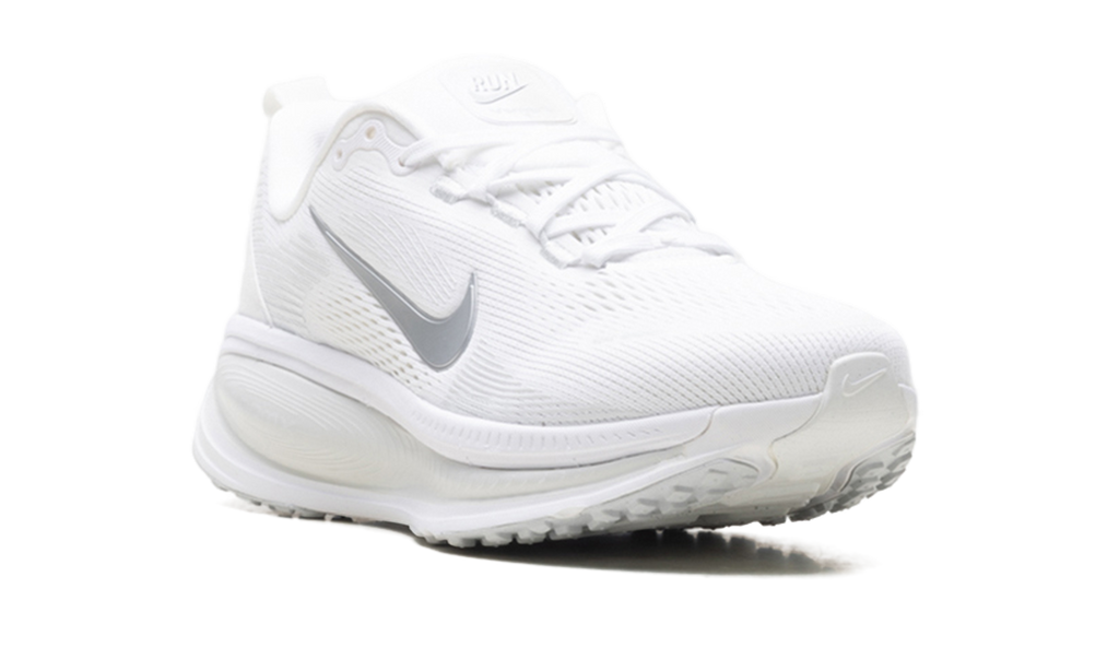 Vomero 18 WMNS"White Photon Dust Summit White Metallic Silver" HM6804 104