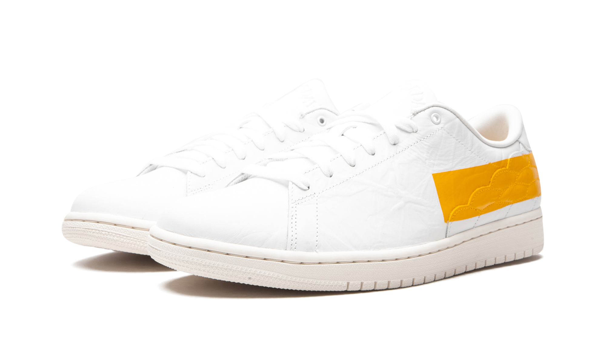 1 Low Centre Court "University Gold" DJ2756 102