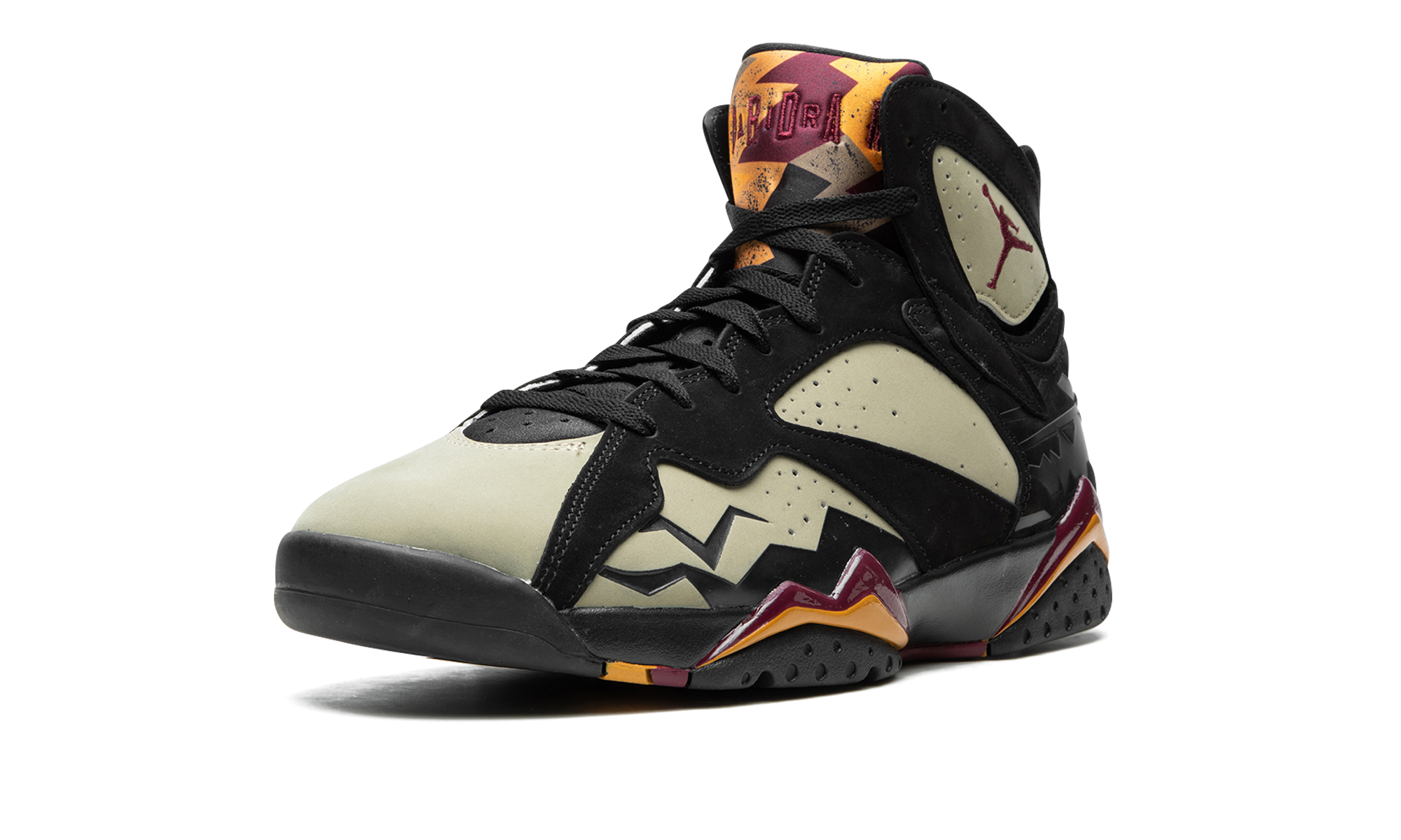 7 SE "Black Olive" DN9782 001