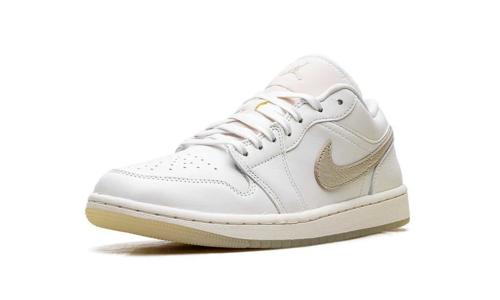 1 Low SE WMNS "Metallic Team Gold" HV5157 100