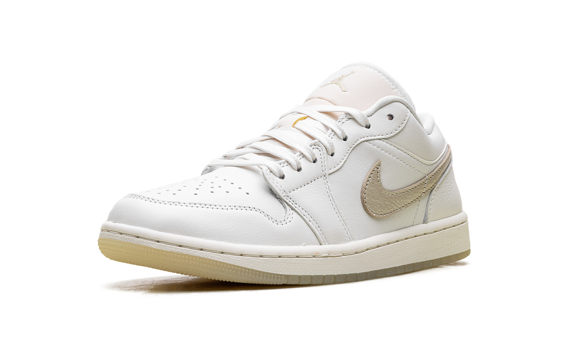 1 Low SE WMNS "Metallic Team Gold" HV5157 100