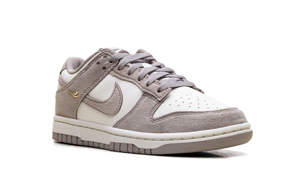 Dunk Low WMNS"Malt Gold Mini Swoosh" IB4417 105